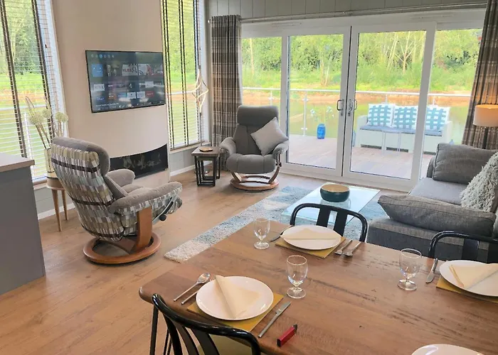 The Floating Home At Upton